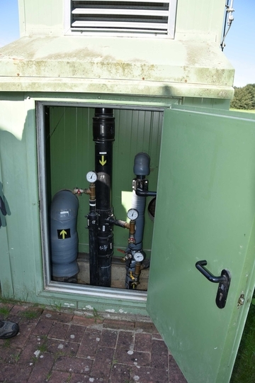 Deponiewasserübergabestation Leitungen mit Druckanzeigern